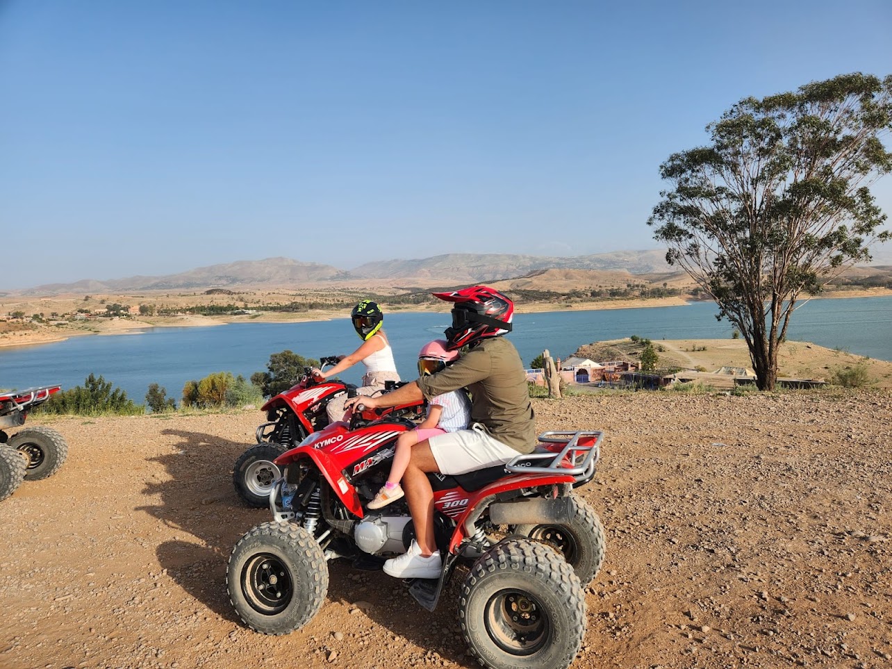 quad marrakech palmeraie désert d'agafay lac lalla takerkoust maroc excursion famille enfant