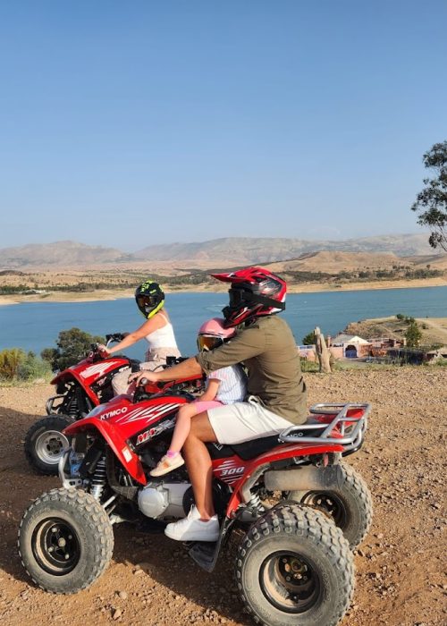 quad marrakech palmeraie désert d'agafay lac lalla takerkoust maroc excursion famille enfant